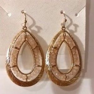 NWT Georgous Golden teardrop beaded earrings